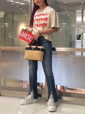 「ディーゼル」｜「アイテム（財布/小物）」を使った、Yさん（レディース・164cm）の夏コーディネート