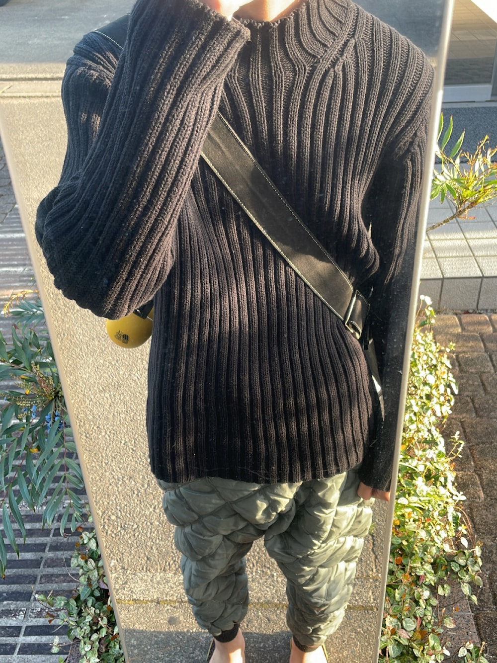 「しまむらのアイテム（スーツパンツ、ゴールド系）」を使った、NiNさん（メンズ・183cm）の夏コーディネートの1枚目の写真
