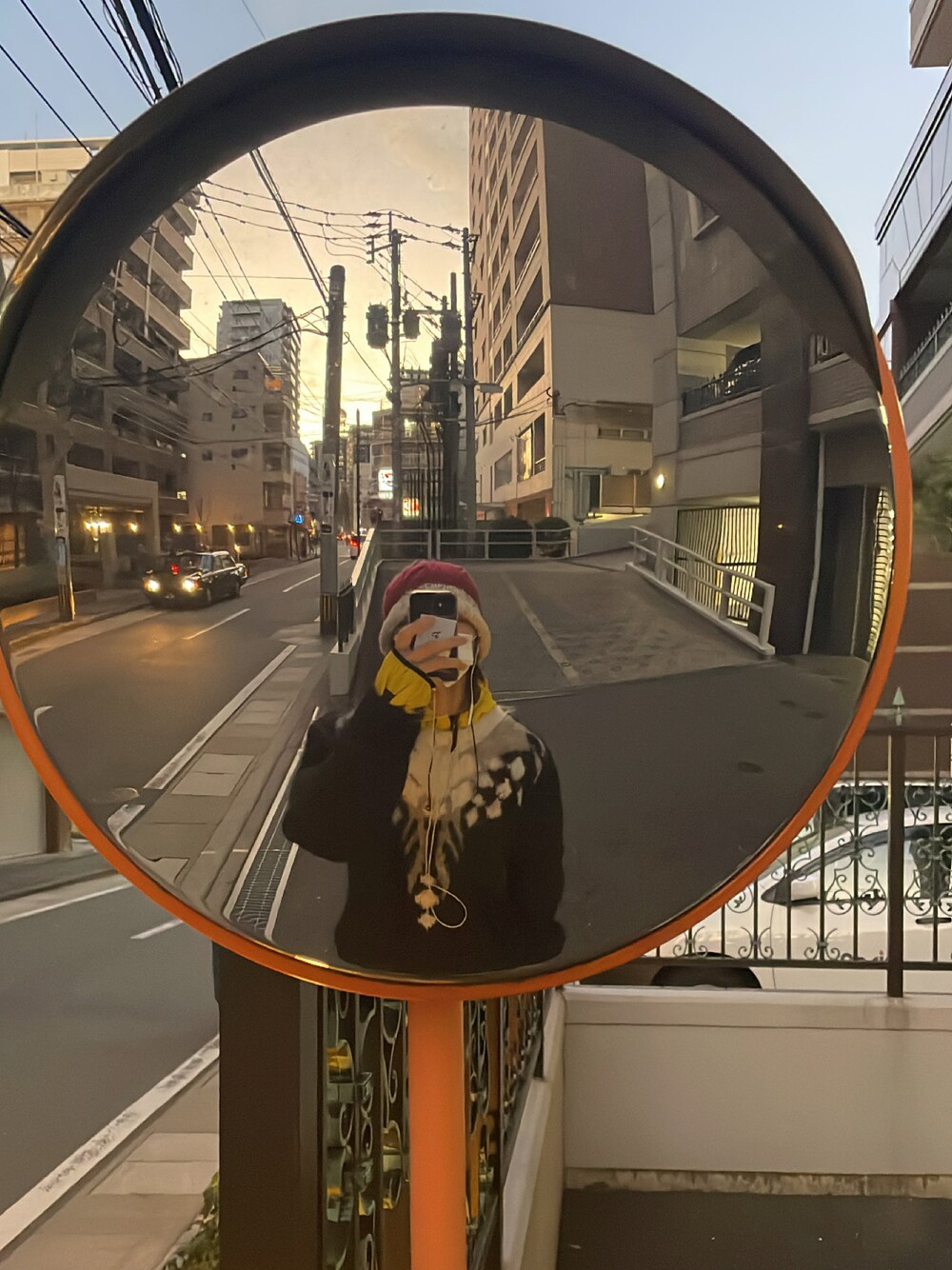 「しまむらのアイテム（ジャンパースカート、その他）」を使った、NiNさん（メンズ・182cm）の冬コーディネートの1枚目の写真