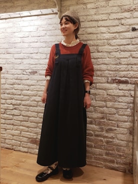 「スカラップ」｜「アイテム（ジャンパースカート）」を使った、佐々木さん（レディース・150cm）の秋コーディネート