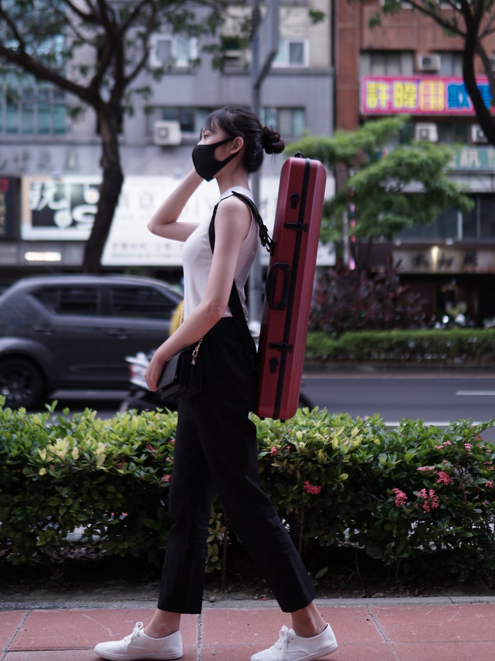 「夏、休閒」｜「G2000 のアイテム（スラックス、ブラック系）」を使った、ぎょくさん（レディース・168cm）の春コーディネートの1枚目の写真