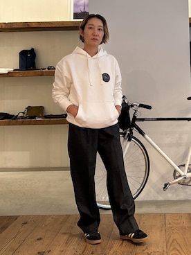 「Saturdays NYC（サタデーズ ニューヨークシティ ）のアイテム（スラックス）」を使った、AIKAさん（レディース・159cm）の夏コーディネート