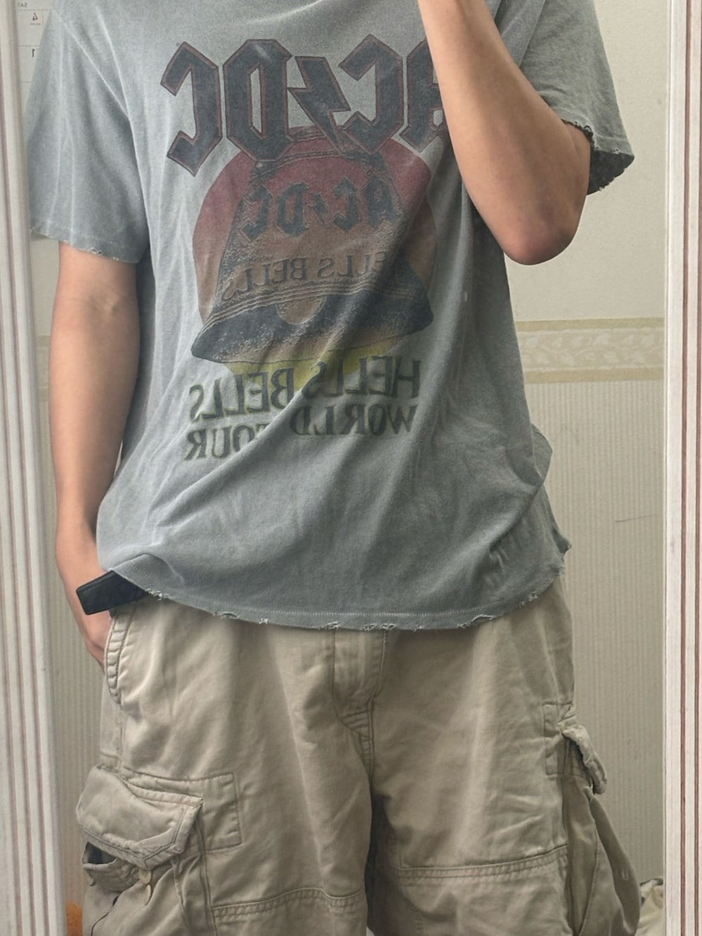 「バンドT、古着MIX、夏コーデ、メンズコーデ、ダメージTシャツ」｜「VINTAGEのアイテム（シャツ/ブラウス、グレー系）」を使った、dbdn0gさん（メンズ・178cm）の春コーディネートの1枚目の写真