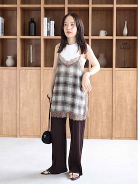 「reca（レカ）の迷わず着れる！大人のセミワイドプリーツパンツ（その他パンツ、ブラウン系）」を使った、konさん（レディース・154cm）の夏コーディネート