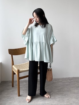 「reca（レカ）の迷わず着れる！大人のセミワイドプリーツパンツ（その他パンツ、ブラック系）」を使った、konさん（レディース・154cm）の春コーディネート