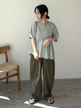 「reca（レカ）のタックコクーンパンツ（その他パンツ、グリーン系）」を使った、konさん（レディース・154cm）の春コーディネート