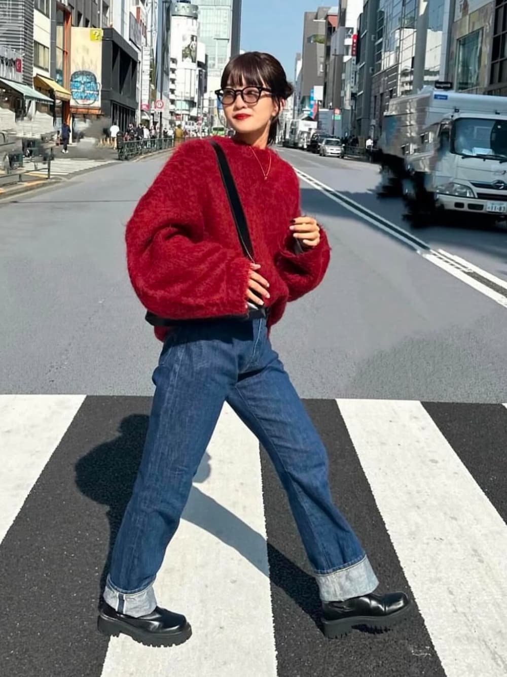 「メガネ女子、かんたん！着回しコーデ術、ビッグシルエット、スラックス、大人かわいい、ラクチンコーデ、春服コーデ、オトナカジュアル、パンツコーデ、シンプルスタイル、着回しコーデ、楽チンコーデ、サングラススタイル、サングラス、ルイス(Lui's)」｜「Lui'sのサイドゴアブーツ（ブーツ、ブラック系）」を使った、mayさん（レディース・164cm）の冬コーディネートの1枚目の写真