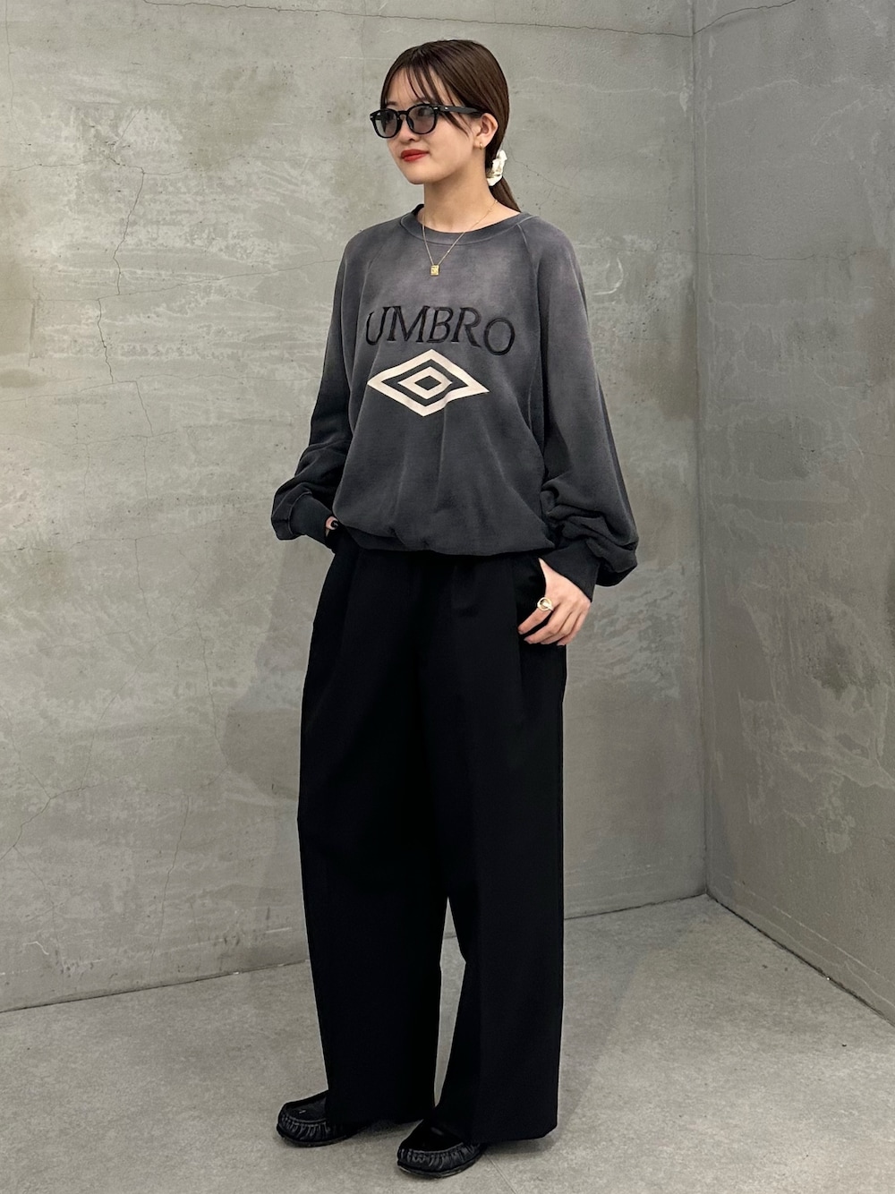 【UMBRO/アンブロ×Lui’s】ピグメントクルーネックスウェット ブラック UMBRO/アンブロ×Lui's】ピグメントクルーネックスウェット