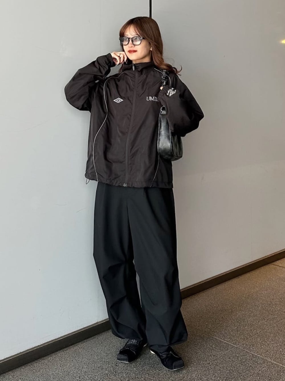 ヴィンテージライクハーフムーンバッグを使った人気ファッション