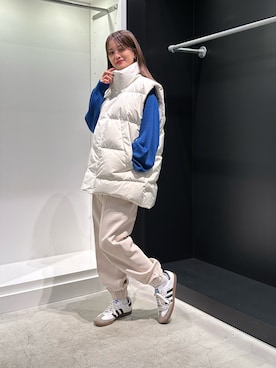 「ブルー x ホワイト」｜「アイテム（ダウンベスト）」を使った、mayさん（レディース・164cm）の秋コーディネート