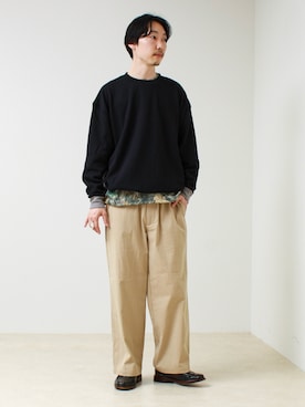 「GLOSTER（グロスター）のアイテム（トップス）」を使った、須山さん（メンズ・177cm）の春コーディネート