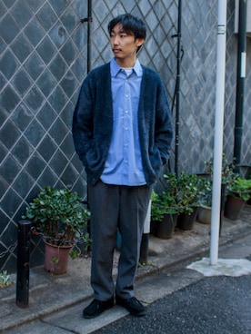 「GLOSTER（グロスター）のアイテム（トップス）」を使った、須山さん（メンズ・177cm）の秋コーディネート
