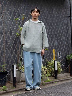 「ARMY TWILL（アーミーツイル）のアイテム（トップス）」を使った、須山さん（メンズ・177cm）の春コーディネート