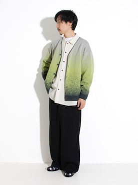 「ビッグシャツ」｜「アイテム（サンダル）」を使った、須山さん（メンズ・177cm）の冬コーディネート
