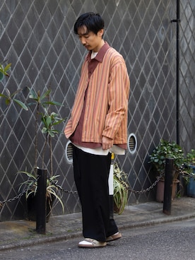 「ビッグシャツ」｜「アイテム（サンダル）」を使った、須山さん（メンズ・177cm）の冬コーディネート