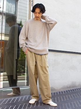 「秋先取りコーデ」｜「アイテム（チノパンツ）」を使った、須山さん（メンズ・177cm）の夏コーディネート