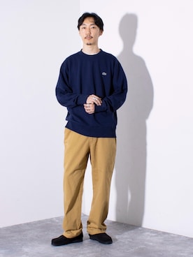 「アイテム（チノパンツ、イエロー系）」を使った、須山さん（メンズ・177cm）の秋コーディネート