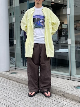 「OOFOS（ウーフォス）の【OOFOS/ウーフォス】 Ooriginal リカバリーサンダル（サンダル、ブラック系）」を使った、須山さん（メンズ・177cm）の春コーディネート