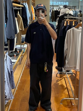 「LACOSTE（ラコステ）の【LACOSTE/ラコステ】ハイゲージニットクラシックポロシャツ（ポロシャツ、ブルー系）」を使った、須山さん（メンズ・177cm）の秋コーディネート