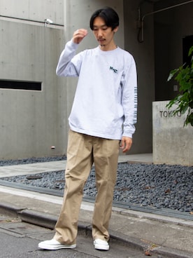 「Dickies（ディッキーズ）の【Dickies/ディッキーズ】T/C ツイルイージーパンツ ワイドチノ チノパン ルーズフィット（チノパンツ）」を使った、須山さん（メンズ・177cm）の夏コーディネート