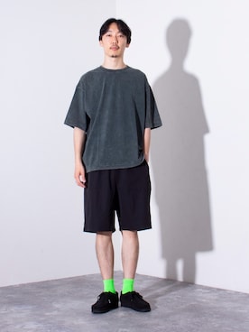 「カラーソックス」｜須山さん（メンズ・177cm）の夏コーディネート