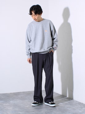 「アイテム（スウェット）」を使った、須山さん（メンズ・177cm）の夏コーディネート