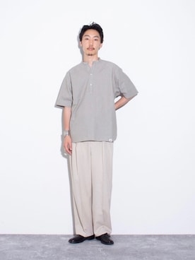 「GLOSTER（グロスター）のアイテム（トップス）」を使った、須山さん（メンズ・177cm）の夏コーディネート