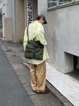 「GLOSTER（グロスター）のアイテム（バッグ）」を使った、須山さん（メンズ・177cm）の秋コーディネート