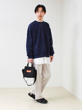 「GLOSTER（グロスター）のアイテム（トップス）」を使った、須山さん（メンズ・177cm）の春コーディネート