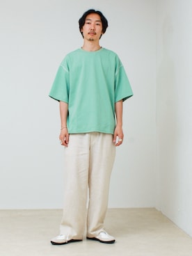 「GLOSTER（グロスター）のアイテム（トップス）」を使った、須山さん（メンズ・177cm）の夏コーディネート