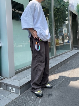 「A SCENE（エーシーン）の【A SCENE/エーシーン】Design paracord strap パラコードストラップ（スマホグッズ、その他）」を使った、須山さん（メンズ・177cm）の夏コーディネート