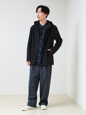 「GLOSTER（グロスター）のアイテム（トップス）」を使った、須山さん（メンズ・177cm）の春コーディネート