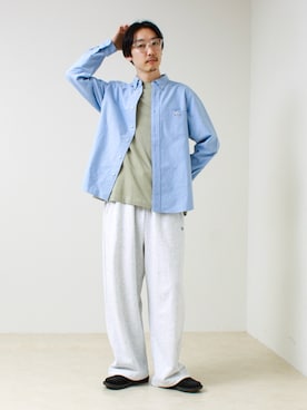 「GLOSTER（グロスター）のアイテム（トップス）」を使った、須山さん（メンズ・177cm）の春コーディネート