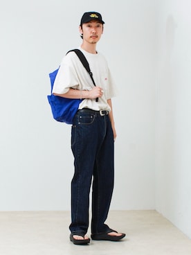 「KELTY（ケルティ）の【KELTY×GLOSTER】別注 ワンポイントポケＴ（Tシャツ/カットソー、グレー系）」を使った、須山さん（メンズ・177cm）の夏コーディネート