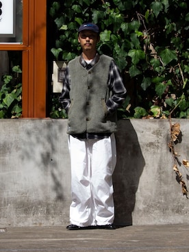 「ARMY TWILL（アーミーツイル）のアイテム（ベスト）」を使った、須山さん（メンズ・177cm）の秋コーディネート
