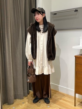 「アイテム（ベスト）」を使った、みゆさん（レディース・160cm）の秋コーディネート