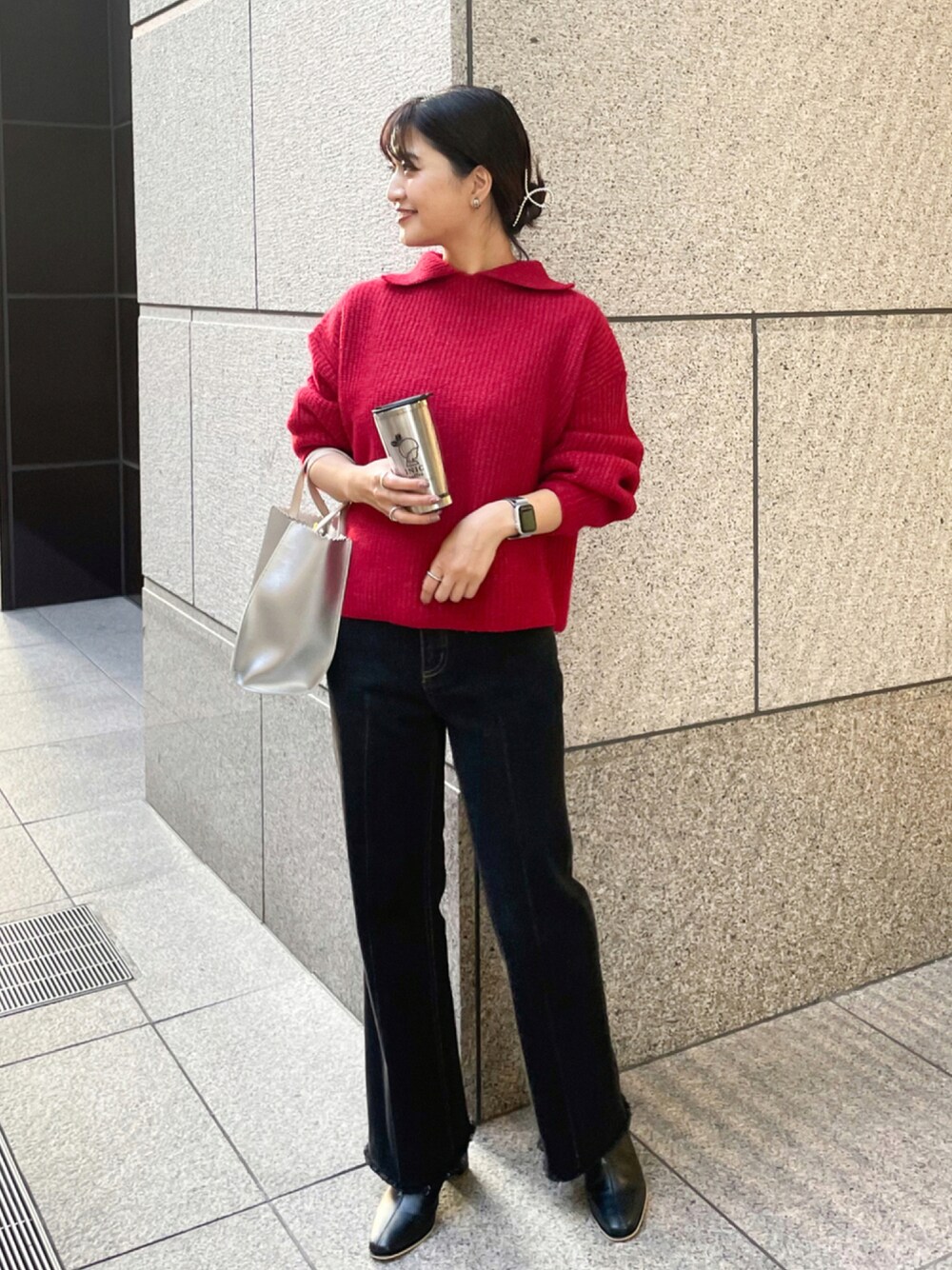 「ニット、デニム、ブーツ、秋のコーデ、シルバー、大人カジュアル、休日スタイル、デニムパンツ、プチプラ、きれいめカジュアル」｜「ROPE' PICNICのCoffeeニット衿付きショートプルオーバー（ニット/セーター、ピンク系）」を使った、MAMIさん（レディース・156cm）の秋コーディネートの1枚目の写真