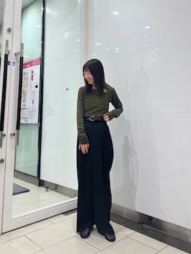 「URBAN RESEARCH（アーバンリサーチ）のカットアウトリブトップス（Tシャツ/カットソー、グリーン系）」を使った、suzukoさん（レディース・152cm）の秋コーディネート