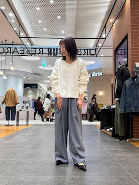 「URBAN RESEARCH（アーバンリサーチ）のテープヤーンVネック畦ニット（ニット/セーター）」を使った、suzukoさん（レディース・152cm）の春コーディネート