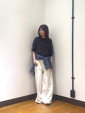 「URBAN RESEARCH（アーバンリサーチ）のボリューム袖ショート丈ニット（ニット/セーター、グレー系）」を使った、suzukoさん（レディース・152cm）の春コーディネート