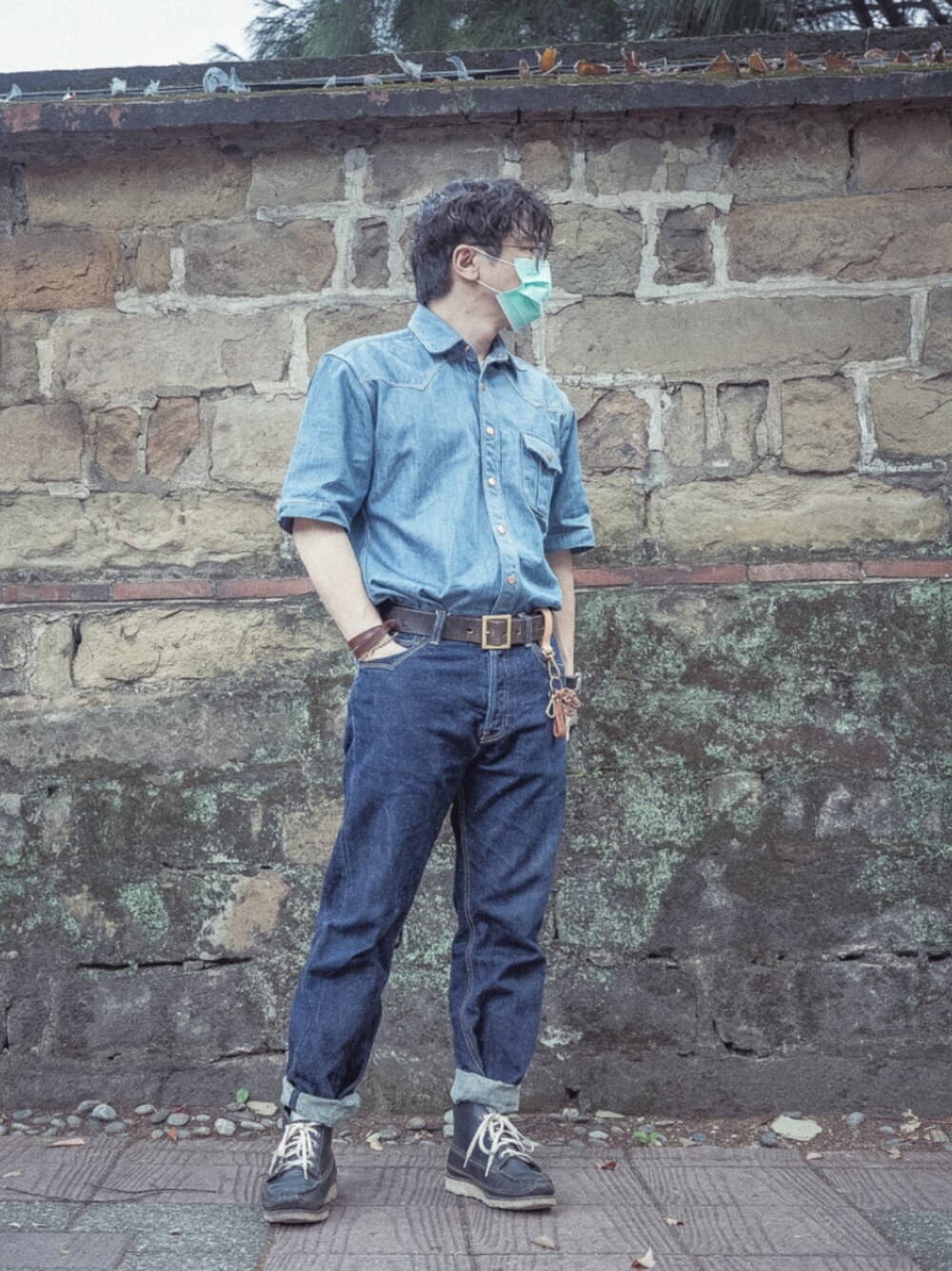 「ootd、ruggedstyle、阿美咔嘰、色落ち、vintage、vintage style、heritagestyle、rawdenim、牛仔褲、單寧、穿搭日記、美式復古」｜「SOSO BROTHERS のアイテム（シャツ/ブラウス、ブルー系）」を使った、木工さん（メンズ・164cm）の夏コーディネートの1枚目の写真