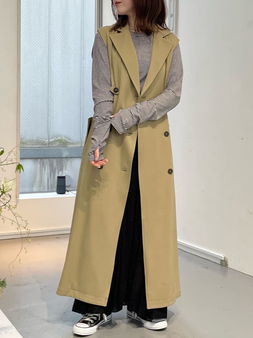 「春服みてみて、トレンチコート、トレンチベスト、オトナカジュアル、ボーダー、ボーダートップス、春コーデ、春、大人カジュアル、ママコーデ、ママファッション、おやすみコーデ、おしゃれさんと繋がりたい、Ray Cassin、レイカズン(Ray Cassin)」｜「RAY CASSINのラメプリーツニットスカート（スカート、ブラック系）」を使った、Raycassin_officialさん（レディース・155cm）の春コーディネートの1枚目の写真