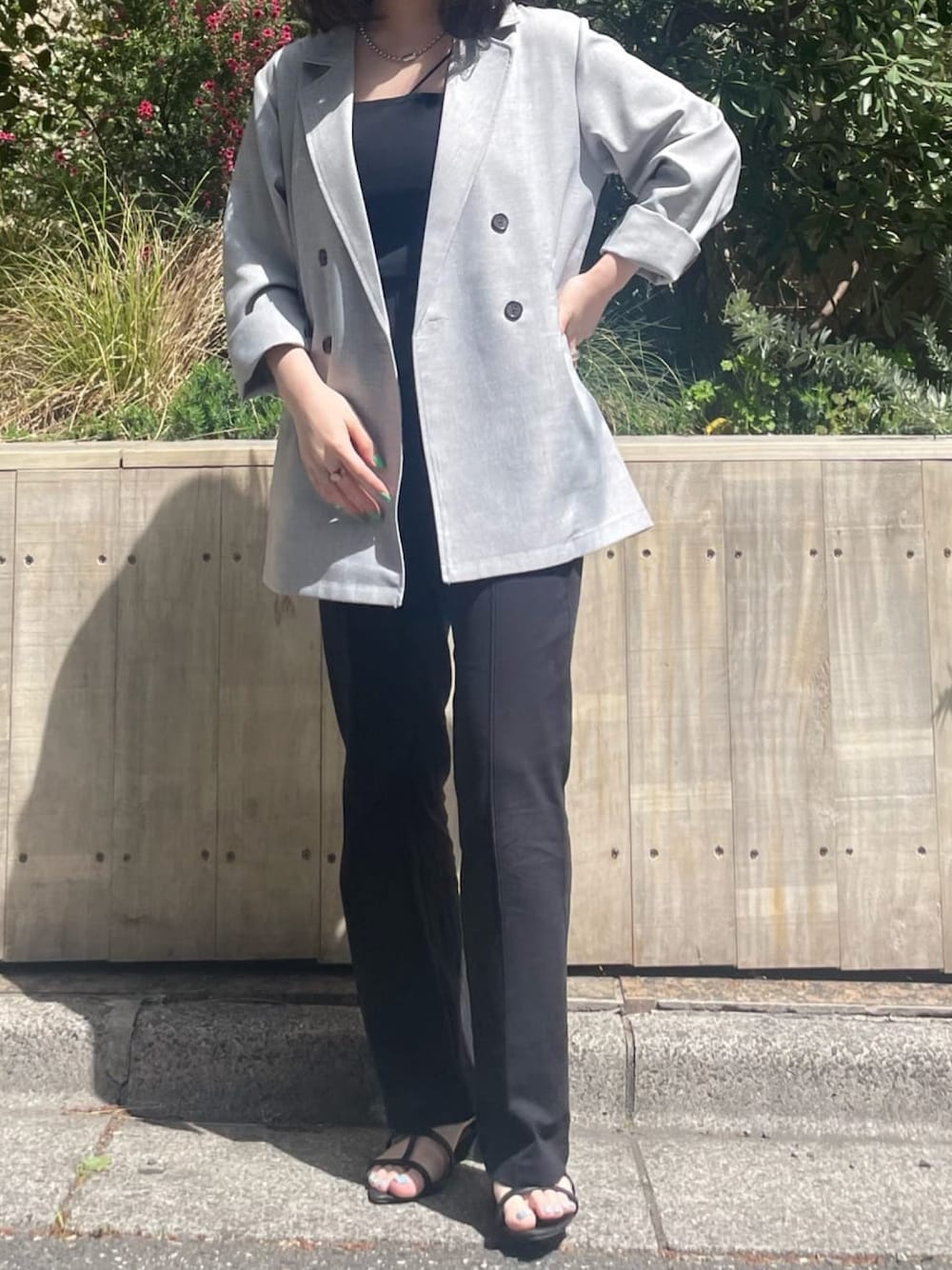 サンローラン ジャケット レディース グレー 黒のパンツに エディターズOKINI】これぞ一生もの♡ 「サンローラン」の黒