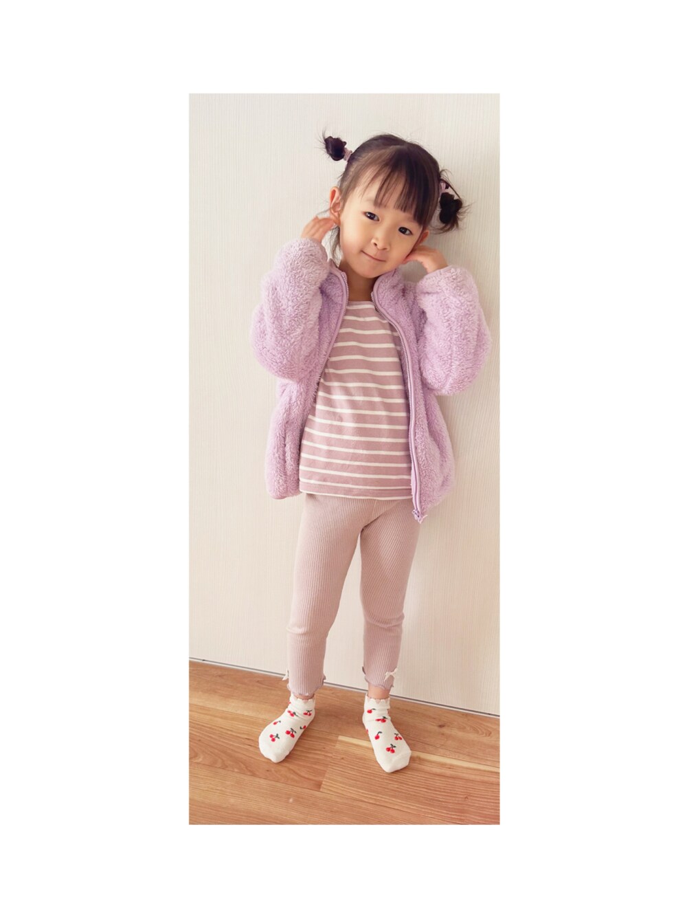 「キッズコーデ、秋冬コーデ、プチプラ、ピンク、ボーダー、ロンT、フリース、5歳、女の子」｜「赤ちゃん本舗のアイテム（レギンス/スパッツ、ピンク系）」を使った、SHeさん（キッズ・100cm）の秋コーディネートの1枚目の写真