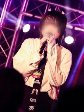 「アイテム（バレッタ/ヘアクリップ、パープル系）」を使った、さくらさん（レディース・158cm）の春コーディネート