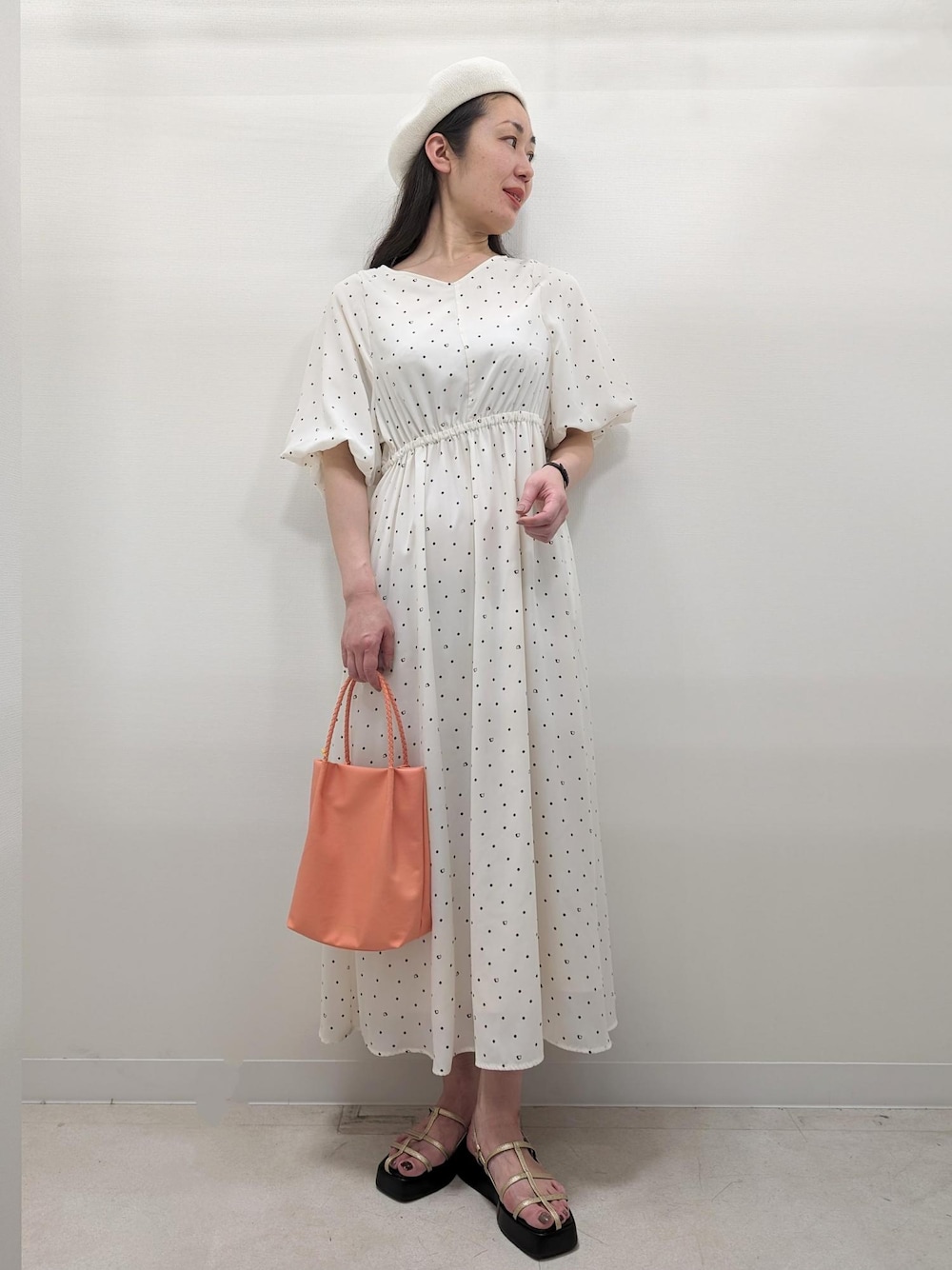 「GDE14950、GIU14020、GIA14230、GIX14090、ピノ、ピノコラボ、ワンピ、ワンピース、アイボリー、白、淡色、淡色コーデ、厚底サンダル、高身長コーデ、休日スタイル」｜「ROPE' PICNICのサーモベレー帽（ハンチング/ベレー帽、ホワイト系）」を使った、あんずさん（レディース・167cm）の春コーディネートの1枚目の写真