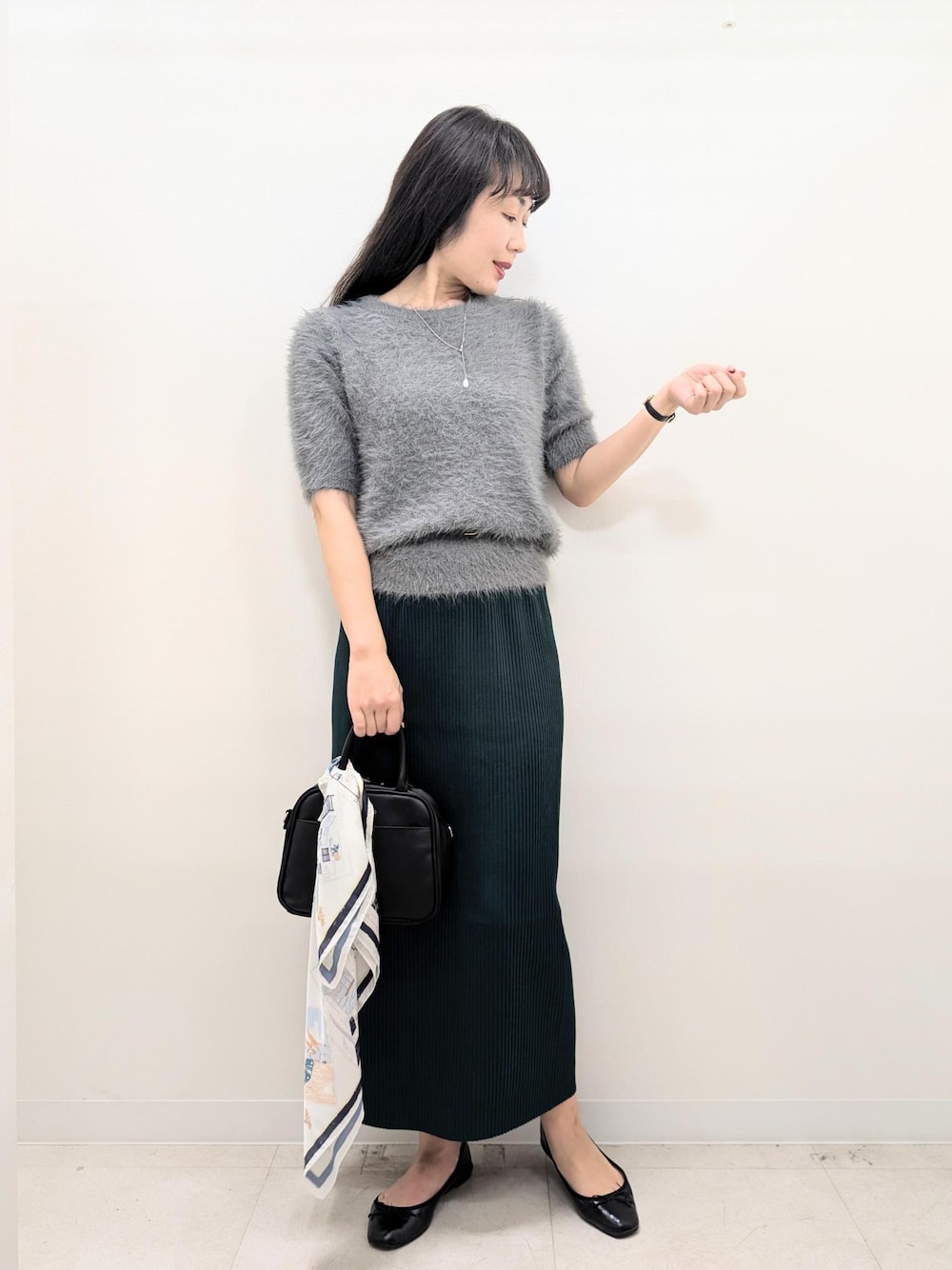 「初秋コーデ、秋コーデ、デートコーデ、お出かけコーデ、女子会コーデ、韓国ファッション、モード、スカートスタイル、フェミニンコーデ、シンプルコーデ、きれいめコーデ、ROPÉ PICNIC、ウェーブ、イエベ春、混合」｜「ROPE' PICNICの【AIRina/エアリーナ】軽くてやわらかいバレエシューズ（バレエシューズ、ブラック系）」を使った、あんずさん（レディース・167cm）の夏コーディネートの1枚目の写真