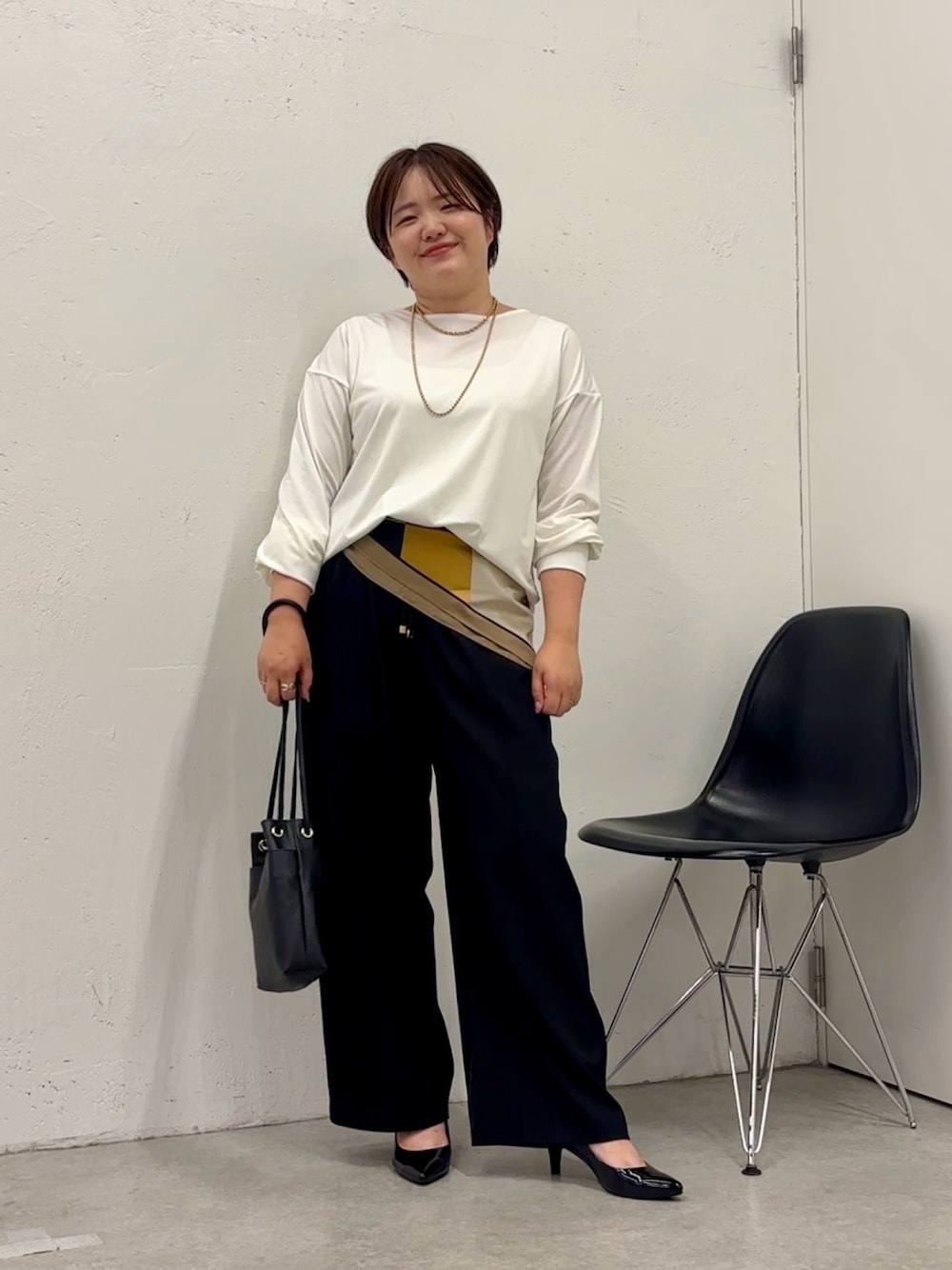 「シンプルコーデ、きれいめカジュアル、お出かけコーデ、モノトーン、秋服準備はじめました」｜「Jena espace merveilleuxのカットジョーゼットブラウス（シャツ/ブラウス、ホワイト系）」を使った、takayui_314さん（レディース・149cm）の夏コーディネートの1枚目の写真