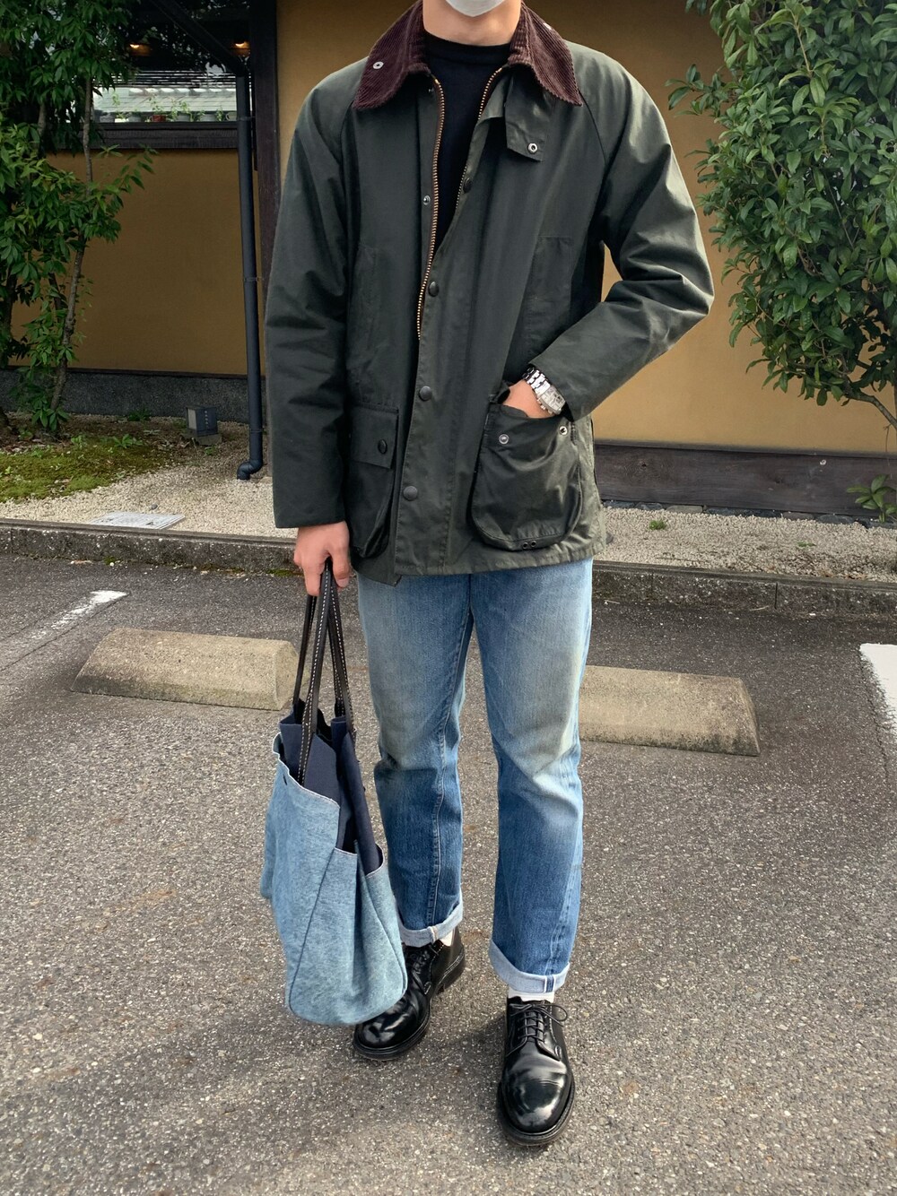 「カジュアルコーデ、秋、大人コーデ、デニム、トートバッグ、革靴、リーバイス、秋冬コーデ、おしゃれさんと繋がりたい」｜「Levi'sのアイテム（デニムパンツ、ブルー系）」を使った、tokiさん（メンズ・171cm）の秋コーディネートの1枚目の写真