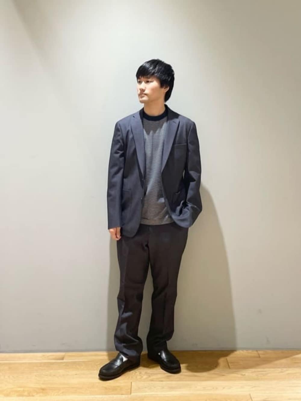 「ベーシック/トラッド、Mお悩み別 / ふともも筋肉質、Mお悩み別 / ふくらはぎ筋肉質、ジャケット、セットアップ、リラックス、ビジネス、フォーマル、秋服、秋コーデ、green label relaxing」｜「green label relaxingのL/A ポンチ ボーダー ワイドカラー Tシャツ（Tシャツ/カットソー、ブルー系）」を使った、北村さん（メンズ・164cm）の秋コーディネートの1枚目の写真